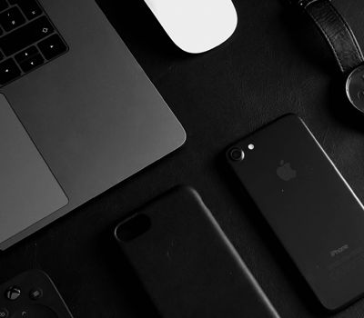 Diferentes dispositivos de Apple como meta de reconocimiento de marca