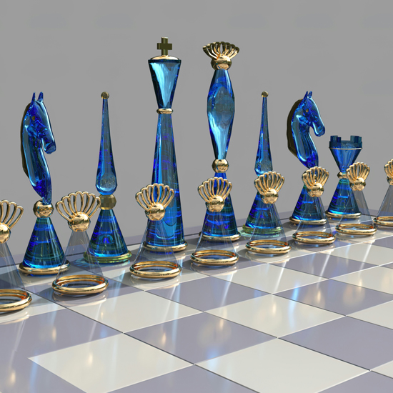 Fichas de ajedrez en vidrio que se destacan por su diseño azul y dorado