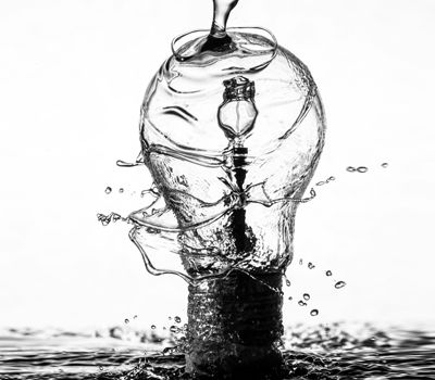 Bombillo que representa una idea innovadora y transformadora