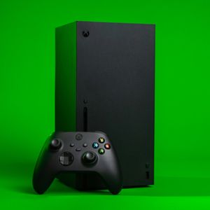 Imagen de consola de Xbox mostrando innovaciones en branding para el sector tecnológico