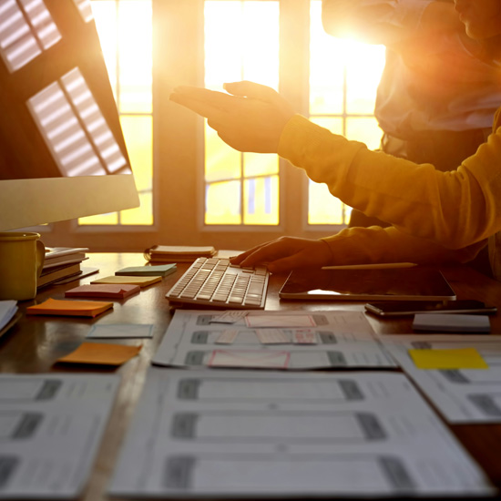 Grupo experto en branding visual buscando el crecimiento de un cliente