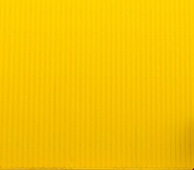 Pared amarilla disponible para la creación de marcas para productos innovadores de alimentos