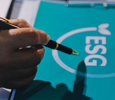 Desarrollo de marca mostrando el futuro del branding para startups en tecnología y logística