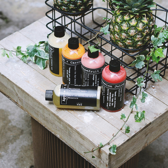 Productos finales mostrando la identidad visual para el sector químico funcional con Unonu Agencia