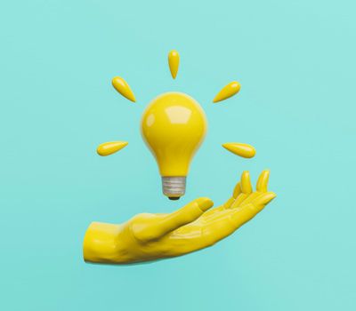 Mano con bombillo flotando alusivo a la innovación en branding para pymes del sector químico